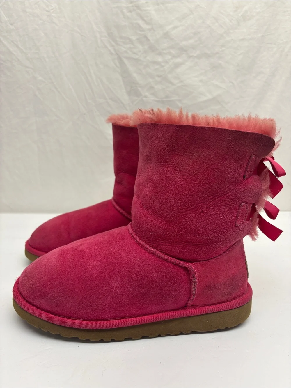 UGG Kids Hot Pink Bow Back Sheepskin Boots, SZ 3 little girl, box 49